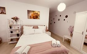 Rainbow Apartment Pink - Free Parking- Zona Spital Recuperare Iasi